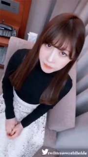 推特網紅柚子貓扮女僕，還當小母狗被銬起來口爆